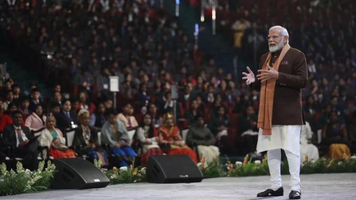 मोदी ने बच्चों को दिए टिप्स मोदी ने बच्चों को दिए टिप्स
