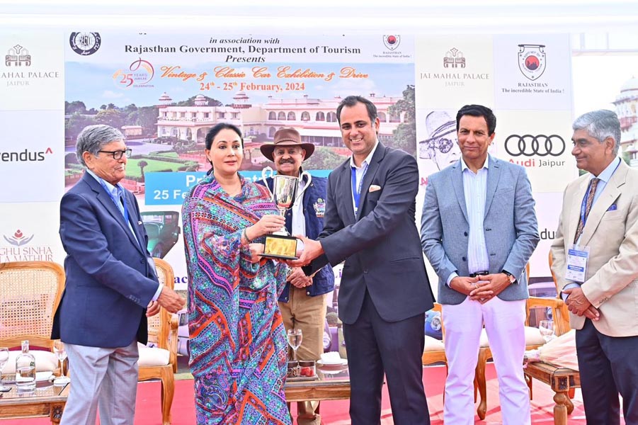 विंटेज क्लासिक कार एग्जिबिशन