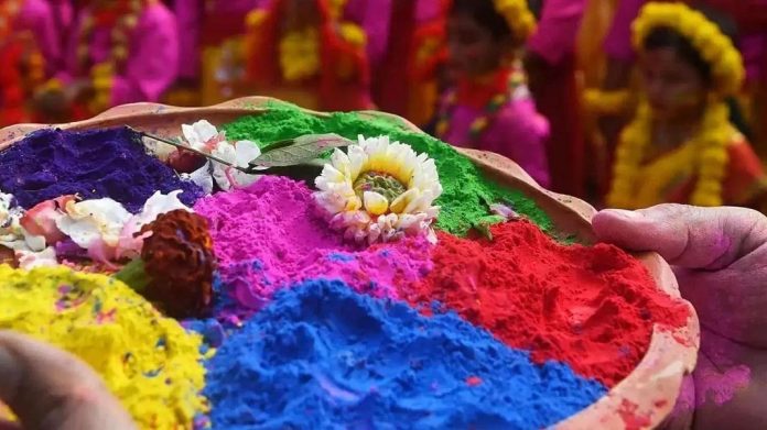 होली के सूखे व गीले रंग होली के सूखे व गीले रंग