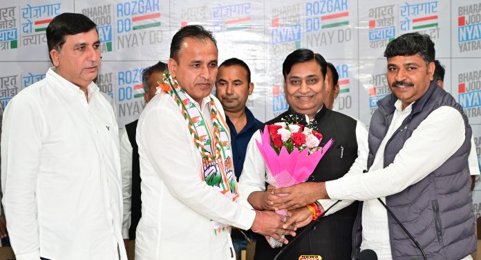 कांग्रेस पार्टी की सदस्यता ग्रहण की कांग्रेस पार्टी की सदस्यता ग्रहण की