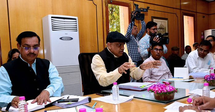मुख्य निर्चवान अधिकारी प्रवीण गुप्ता