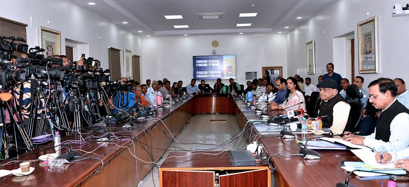 मुख्य निर्चवान अधिकारी प्रवीण गुप्ता