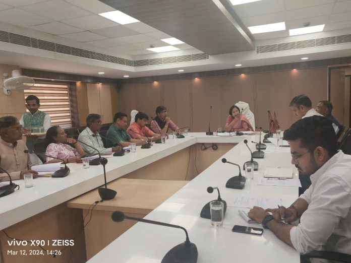 वित्त समिति अध्यक्ष शील धाभाई वित्त समिति अध्यक्ष शील धाभाई