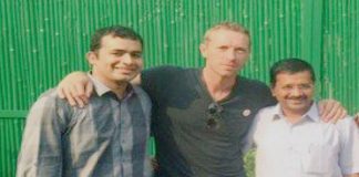 Vijay Nair with kejriwal