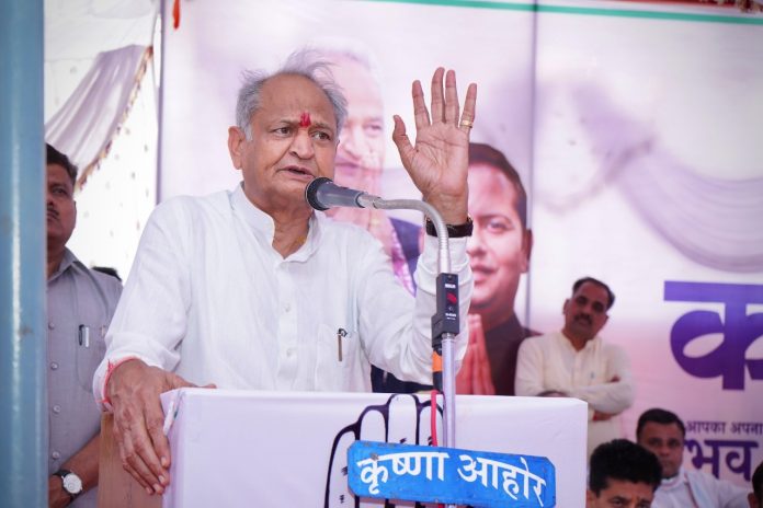 पूर्व मुख्यमंत्री अशोक गहलोत पूर्व मुख्यमंत्री अशोक गहलोत