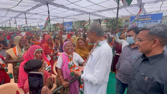 पूर्व मुख्यमंत्री अशोक गहलोत पूर्व मुख्यमंत्री अशोक गहलोत