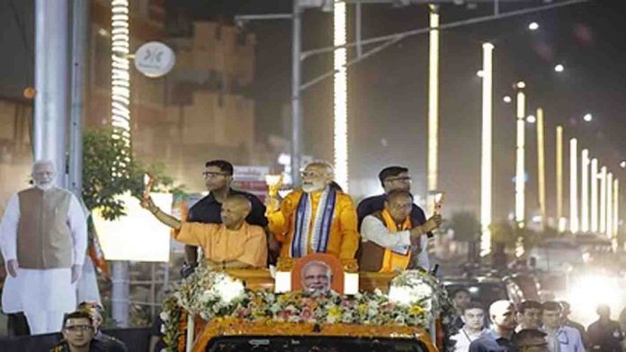 प्रधानमंत्री मोदी और मुख्यमंत्री योगी प्रधानमंत्री मोदी और मुख्यमंत्री योगी