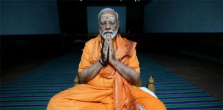 ध्यानमग्न नरेंद्र मोदी