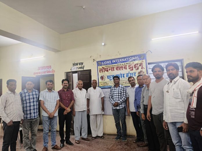 जरूरतमंद लोगों को करवाया भोजन