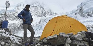माउंट एवरेस्ट की चोटी पर कामिरिता शेरपा 