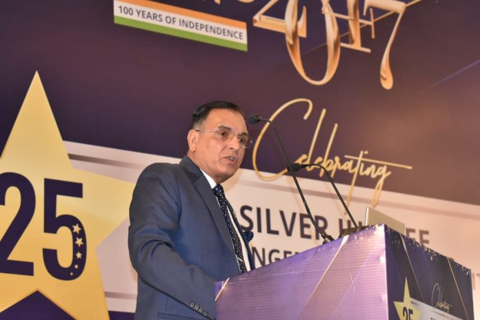 लेफ्टिनेंट जनरल धीरज सेठ