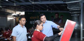 जिला कलेक्टर डॉ. रविंद्र गोस्वामी