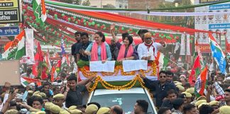 कांग्रेस नेता प्रियंका गांधी वाड्रा और सपा नेता डिंपल यादव