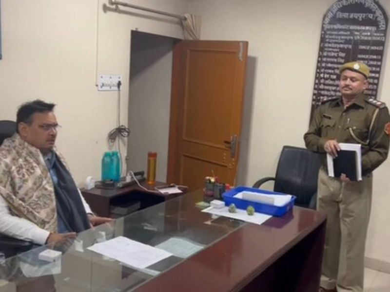 जयपुर के सदर थाने में रात में पहुंचे सीएम भजनलाल शर्मा।