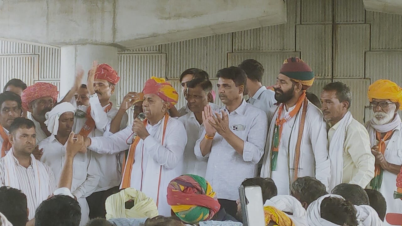 केन्द्रीय कृषि एवं कृषक कल्याण मंत्री भागीरथ चौधरी