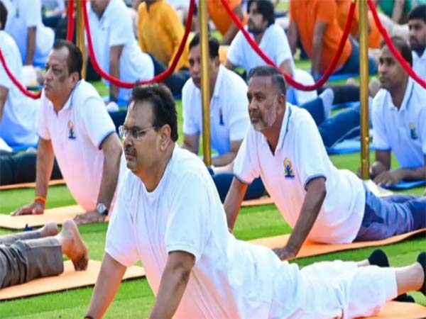 सीएम भजनलाल शर्मा ने किया योगाभ्यास