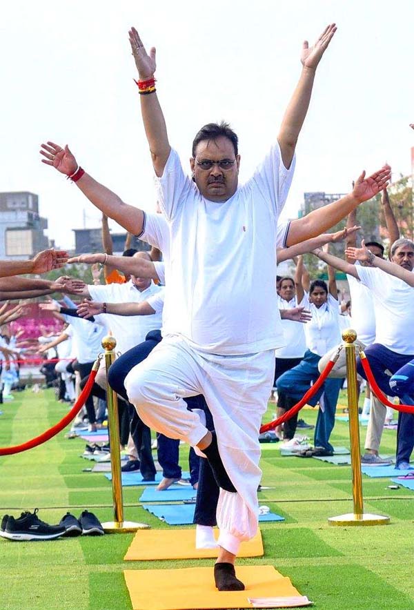 सीएम भजनलाल शर्मा ने किया योगाभ्यास