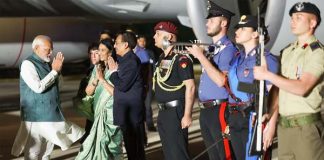 प्रधानमंत्री नरेन्द्र मोदी का इटली पहुंचने पर जोरदार स्वागत किया गया।