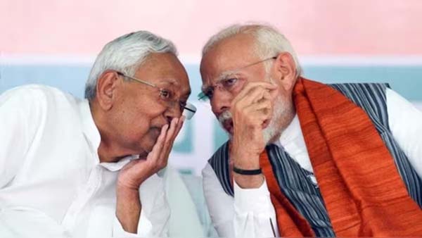 दिल्ली में राजनीतिक सरगर्मी दिल्ली में राजनीतिक सरगर्मी