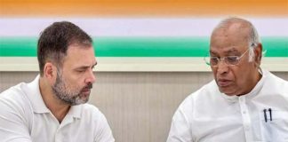 सीडब्ल्यूसी की बैठक में मल्लिकार्जुन खड़गे के साथ राहुल गांधी।