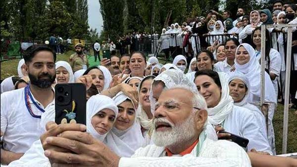 नरेंद्र मोदी