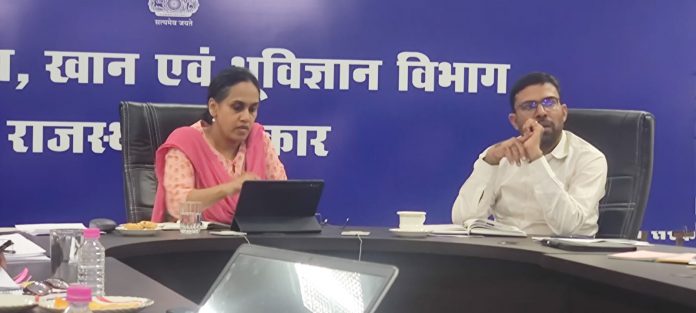 खान व भूविज्ञान विभाग की सचिव आनन्दी खान व भूविज्ञान विभाग की सचिव आनन्दी