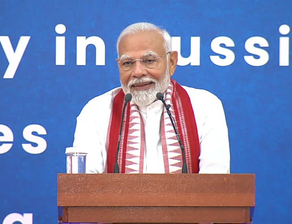 मॉस्को में भारतीय समुदाय को संबोधित करते पीएम नरेंद्र मोदी। मॉस्को में भारतीय समुदाय को संबोधित करते पीएम नरेंद्र मोदी।