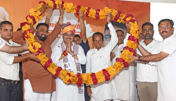सीएम भजनलाल शर्मा का आभार जताने पहुंचे लोग।
