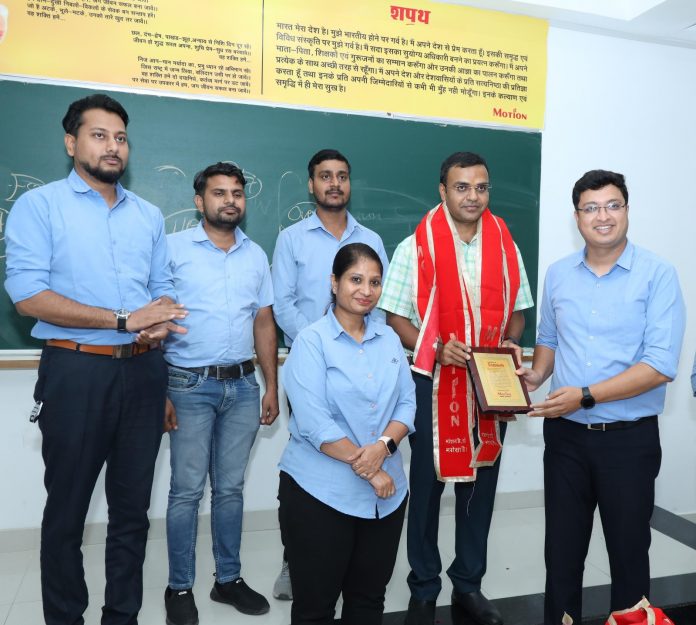 जिला कलेक्टर डॉ. रविंद्र गोस्वामी जिला कलेक्टर डॉ. रविंद्र गोस्वामी