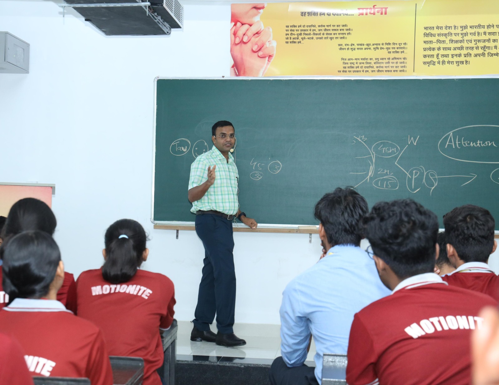 जिला कलेक्टर डॉ. रविंद्र गोस्वामी