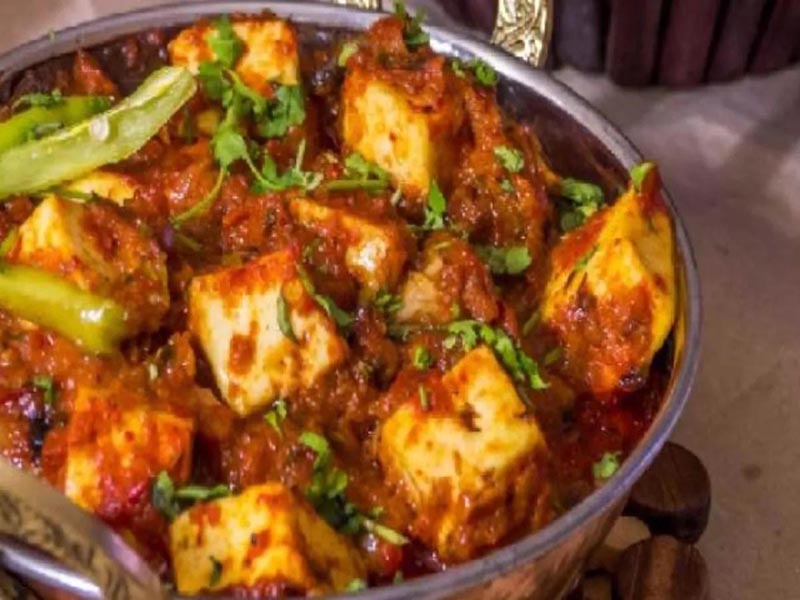 दम पनीर काली मिर्च