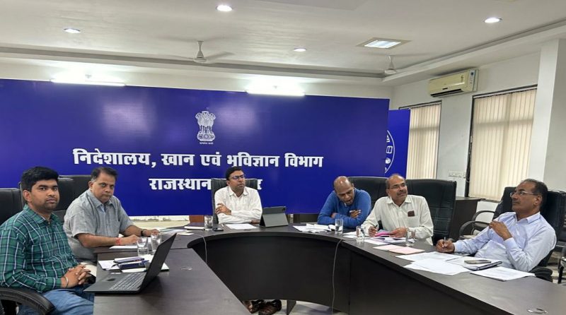 खान सचिव आनन्दी