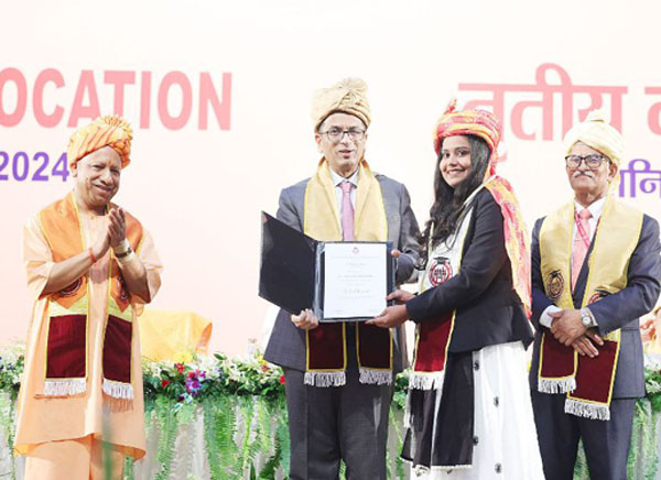 विद्यार्थियों को उपाधि बांटी गई