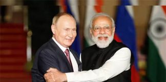 रूस के राष्ट्रपति व्लादिमीर पुतिन के साथ प्रधानमंत्री नरेंद्र मोदी।