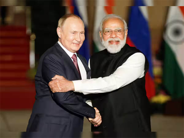 रूस के राष्ट्रपति व्लादिमीर पुतिन के साथ प्रधानमंत्री नरेंद्र मोदी। रूस के राष्ट्रपति व्लादिमीर पुतिन के साथ प्रधानमंत्री नरेंद्र मोदी।