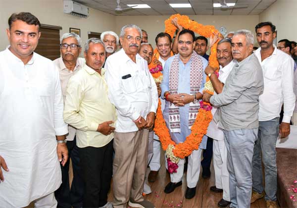 मुख्यमंत्री भजनलाल शर्मा का आभार जताते लालसोट के लोग। मुख्यमंत्री भजनलाल शर्मा का आभार जताते लालसोट के लोग।