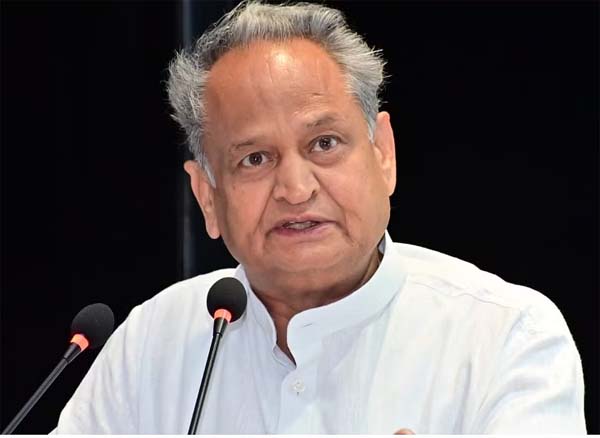 पूर्व मुख्यमंत्री और कांग्रेस नेता अशोक गहलोत पूर्व मुख्यमंत्री और कांग्रेस नेता अशोक गहलोत