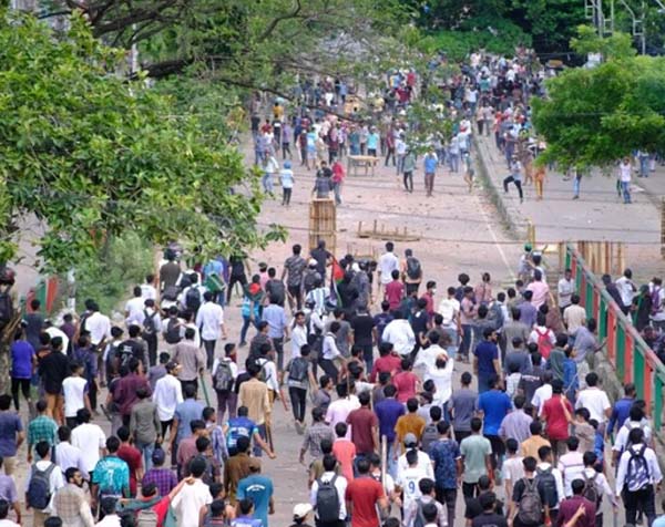 बांग्लादेश में छात्रों का आंदोलन हुआ उग्र बांग्लादेश में छात्रों का आंदोलन हुआ उग्र