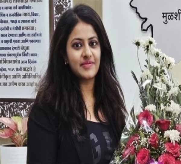 पूजा खेडकर पूजा खेडकर
