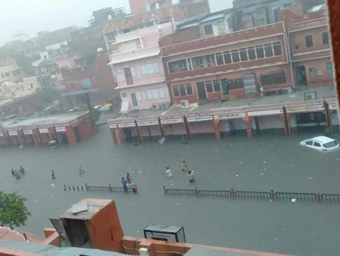 बारिश में जयपुर बारिश में जयपुर