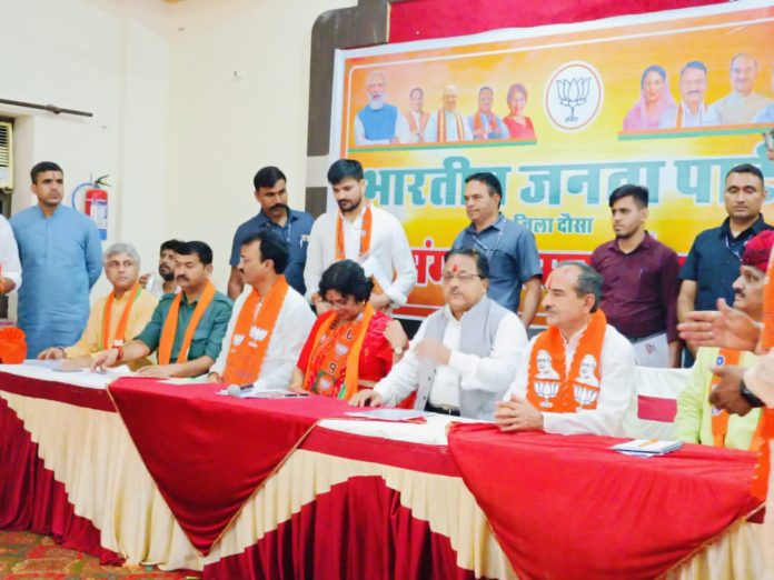 भाजपा के प्रदेशाध्यक्ष मदन राठौड भाजपा के प्रदेशाध्यक्ष मदन राठौड