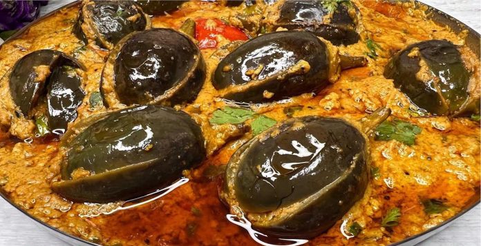 हैदराबादी बैंगन सालन हैदराबादी बैंगन सालन