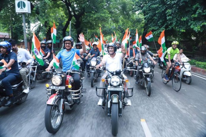 केंद्रीय संस्कृति एवं पर्यटन मंत्री गजेंद्र सिंह शेखावत केंद्रीय संस्कृति एवं पर्यटन मंत्री गजेंद्र सिंह शेखावत