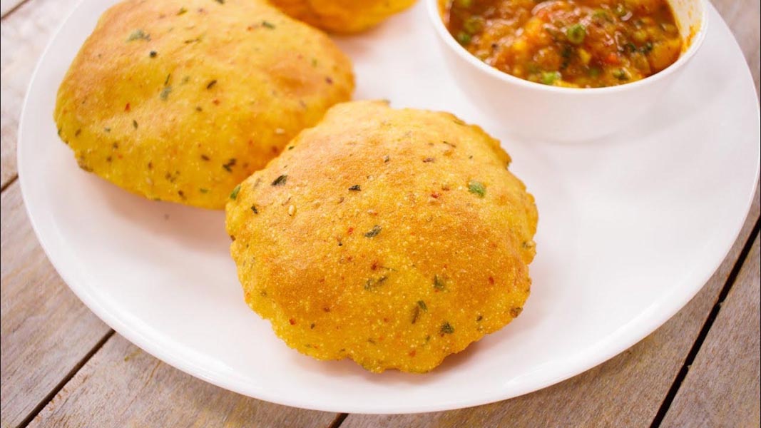 आलू पूड़ी
