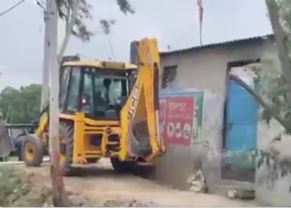 गैंगरेप के आरोपी सपा नेता की बेकरी गैंगरेप के आरोपी सपा नेता की बेकरी