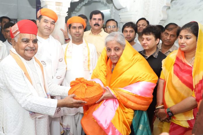 केन्द्रीय वित्त मंत्री केन्द्रीय वित्त मंत्री
