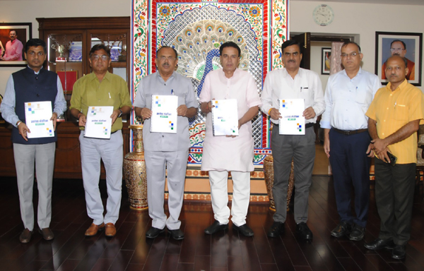 आलेख संचयिका का विमोचन करते विधानसभाध्यक्ष वासुदेव देवनानी। आलेख संचयिका का विमोचन करते विधानसभाध्यक्ष वासुदेव देवनानी।