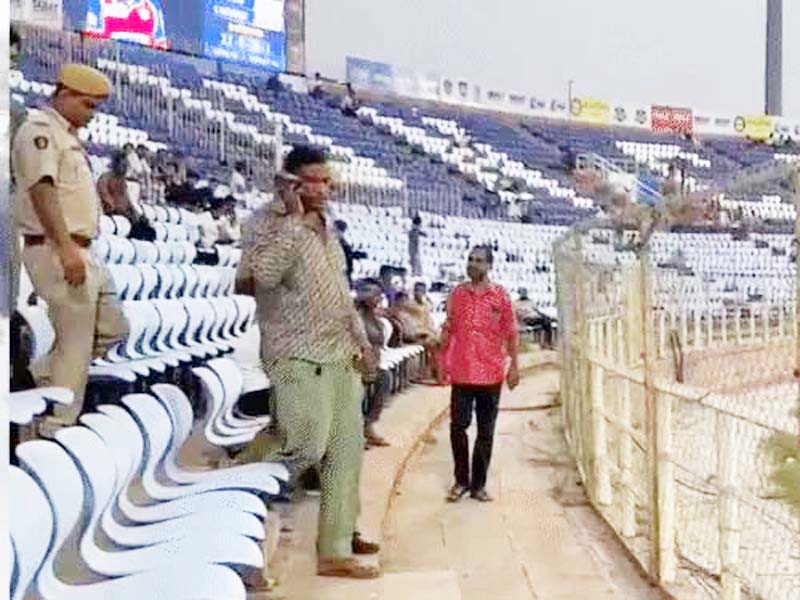 बरकतुल्लाह स्टेडियम में महिला कॉन्स्टेबल को छेड़ा