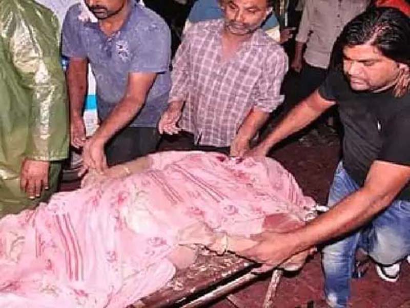 मेरठ में 3 मंजिला मकान गिरा