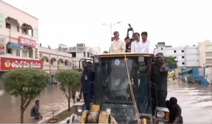 मूसलाधार बारिश मूसलाधार बारिश